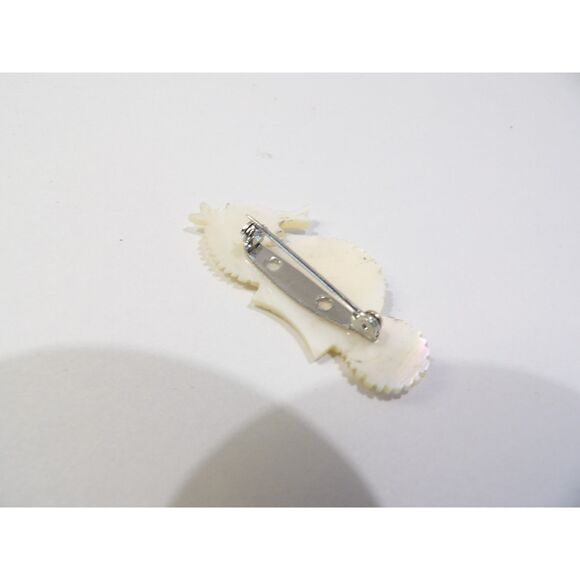 Vintage carved mother of pearl seahorse pin, white, 1.75" length - Picture 6 of 12